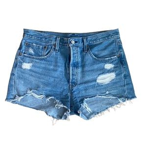🩵 [Levi’s] 501 cut off distressed shorts